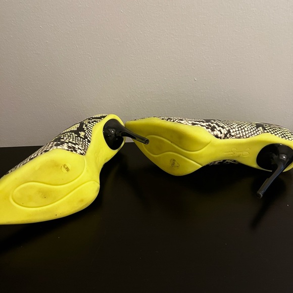 LOVIN’ SNAKE PRINT HEELS BY JESSICA SIMPSON - Picture 3 of 4
